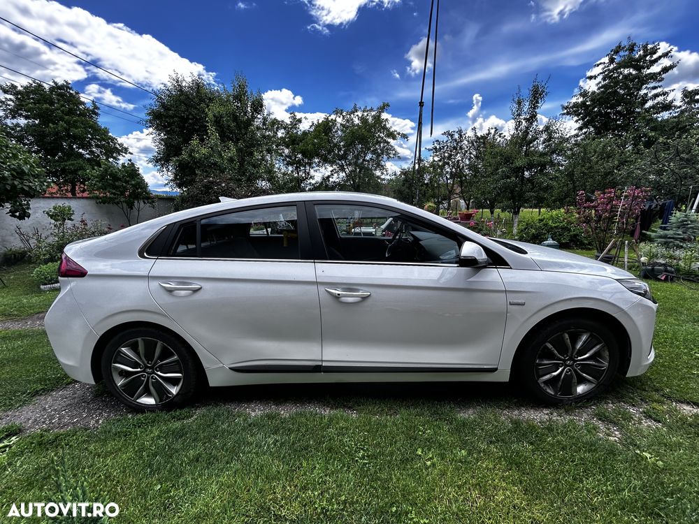 Hyundai IONIQ - 8