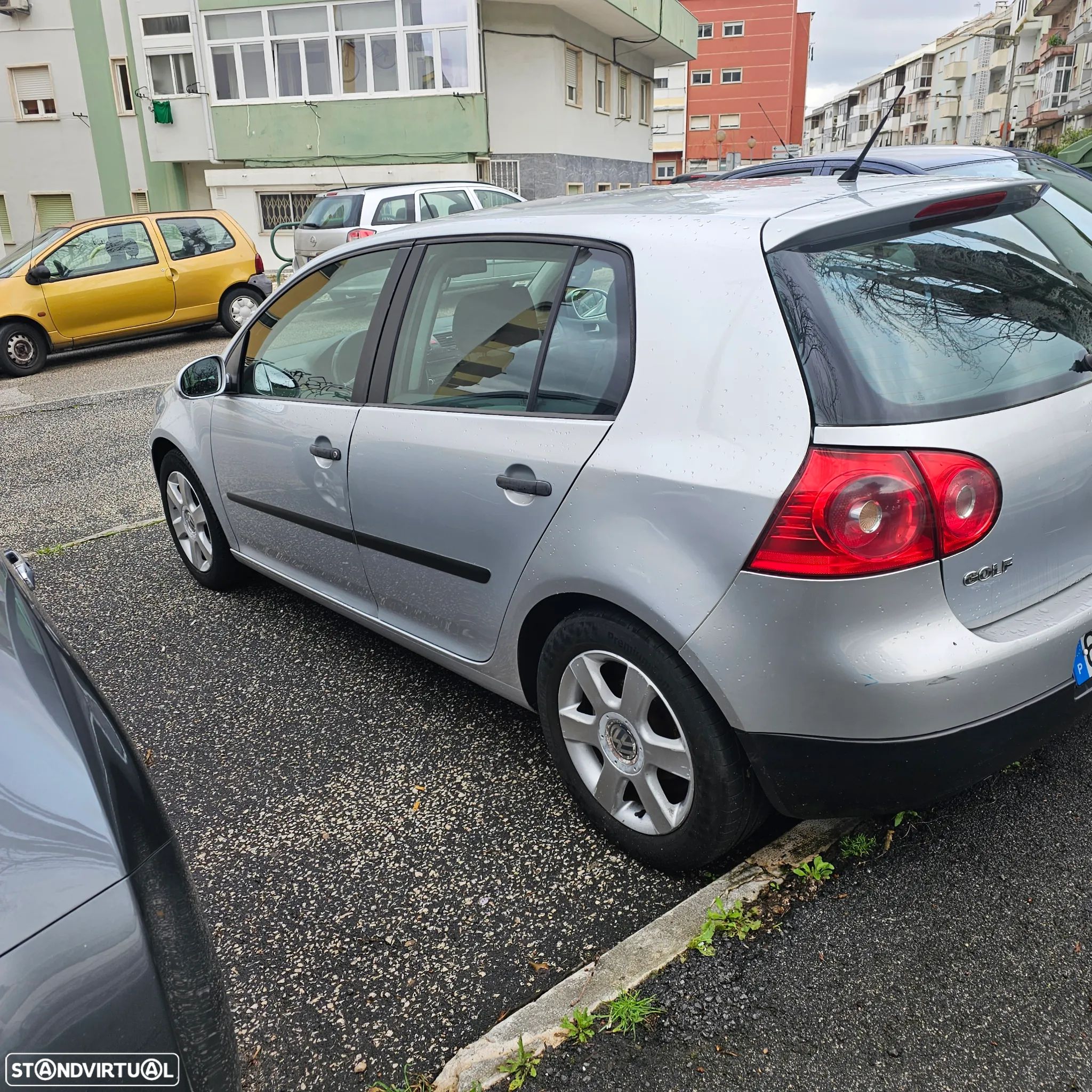 VW Golf 1.9 TDi Confortline DSG - 1