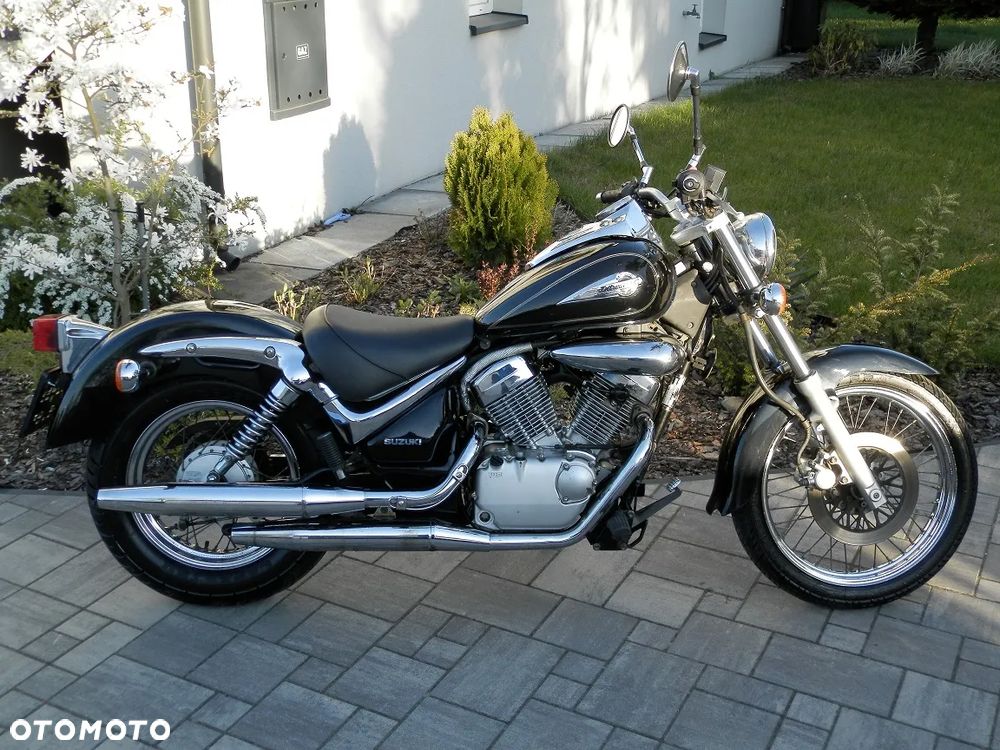 Suzuki Intruder - 1