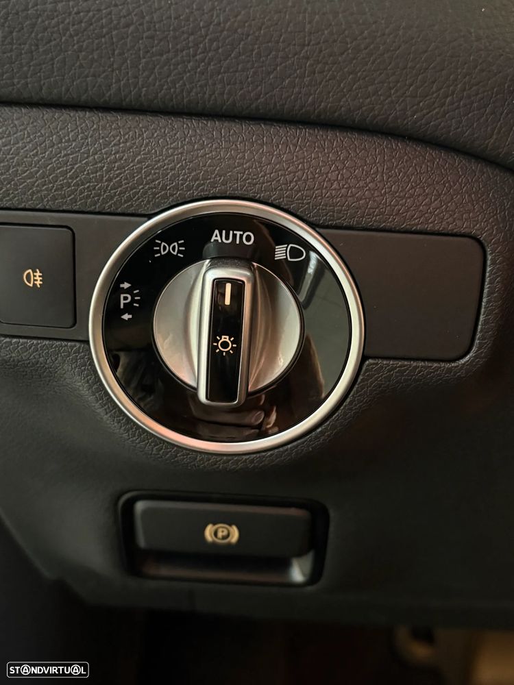 Mercedes-Benz GLA 220 4Matic 7G-DCT - 24