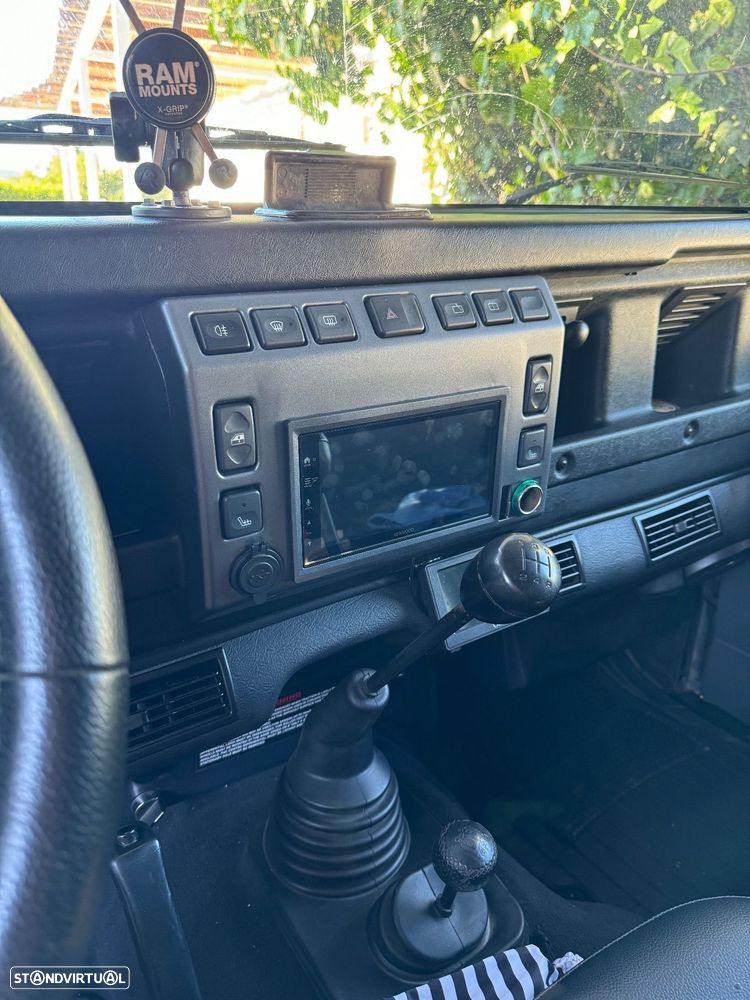 Land Rover Defender 110 - 17