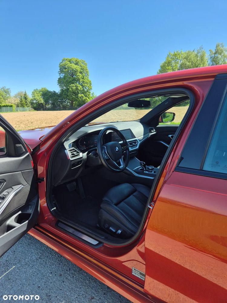 BMW Seria 3 330i xDrive Sport Line - 14