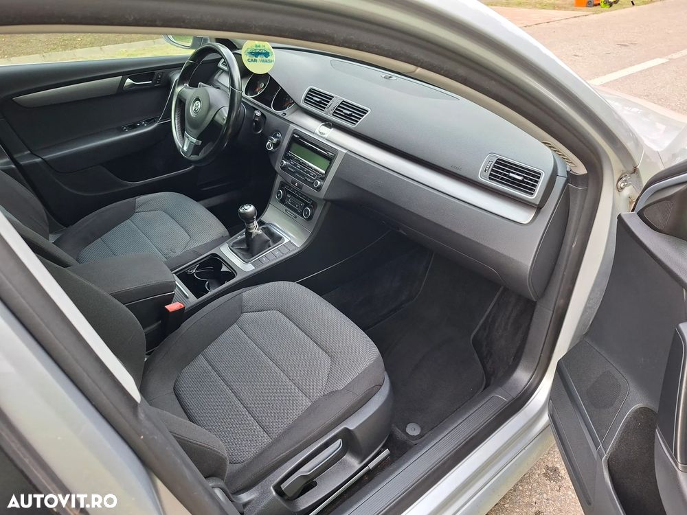Volkswagen Passat - 12