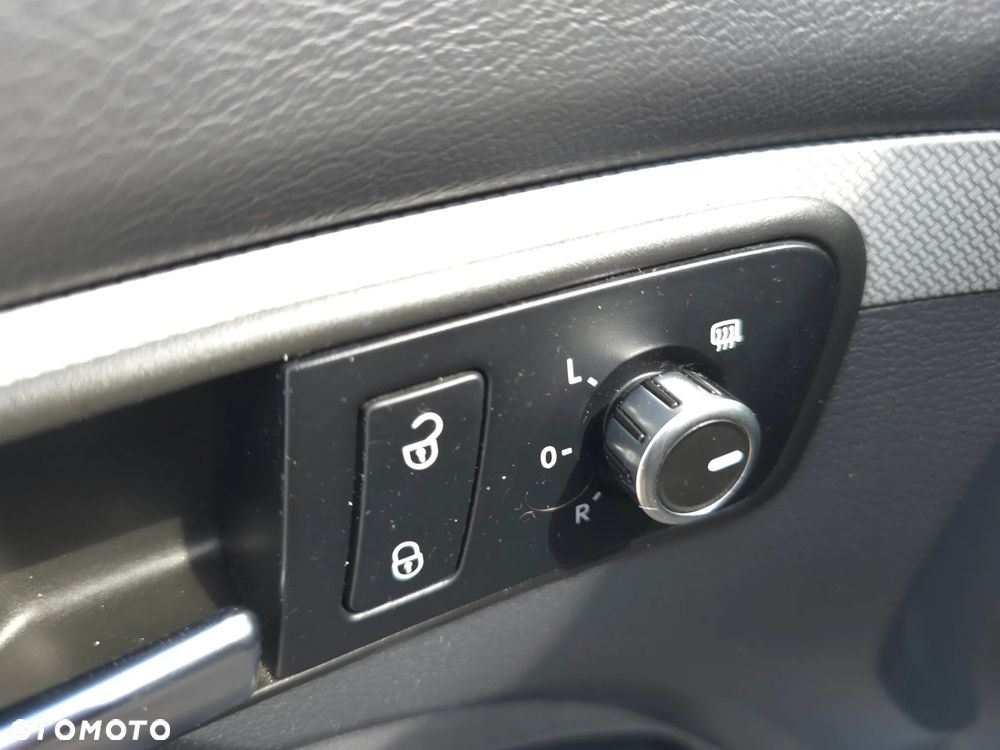 Volkswagen Touran 1.6 TDI DPF BlueMotion Technology DSG MATCH - 20