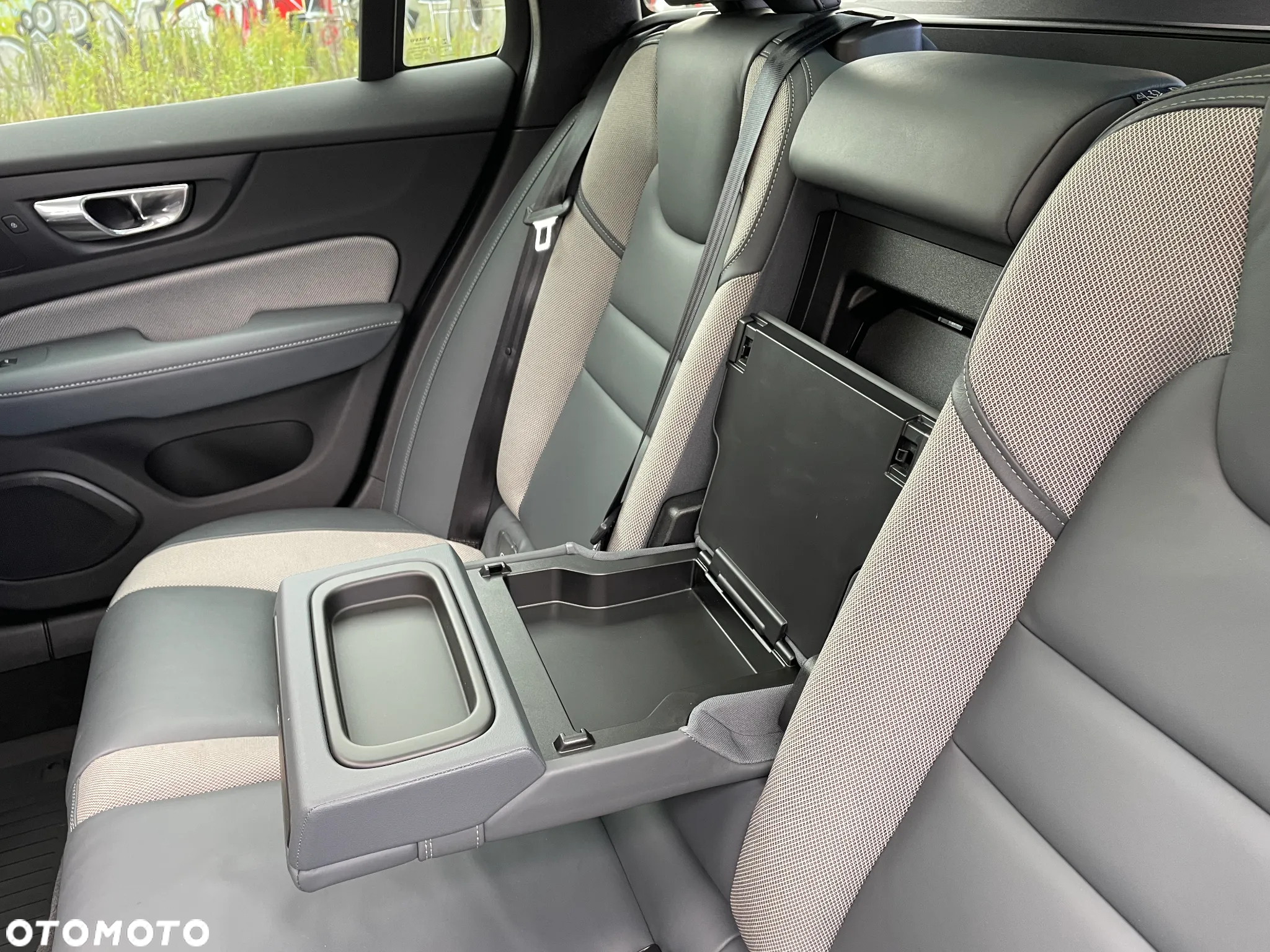 Volvo V60 T5 Geartronic R-Design - 20