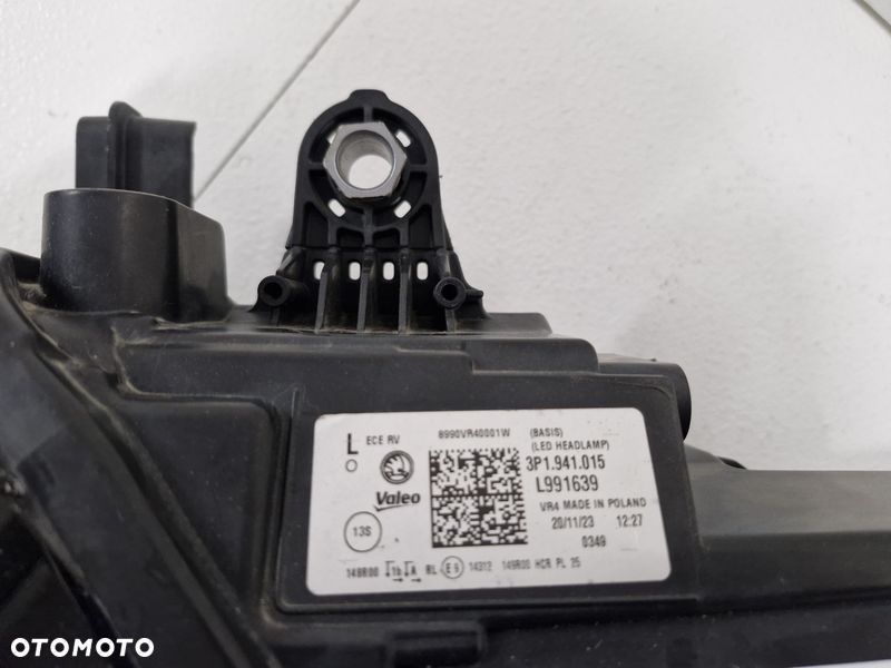 SKODA SUPERB 4 IV LAMPA LEWY PRZÓD LEWA PRZEDNIA REFLEKTOR LED EU 3P1941015 - 8