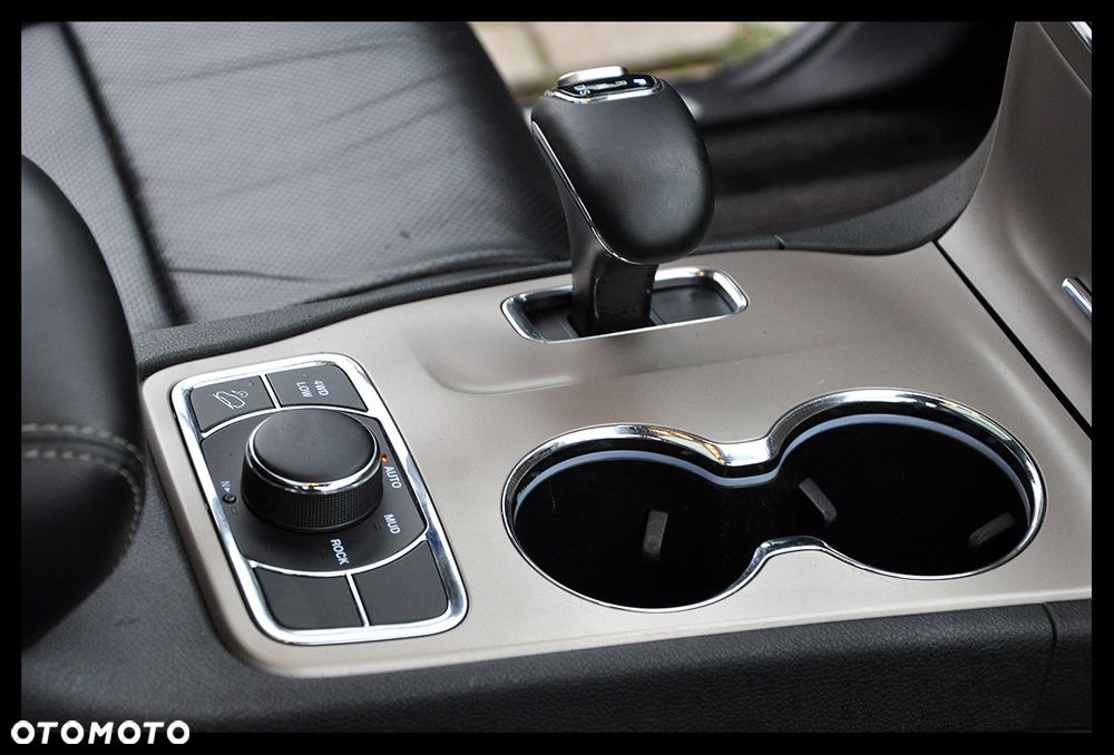 Jeep Grand Cherokee - 23