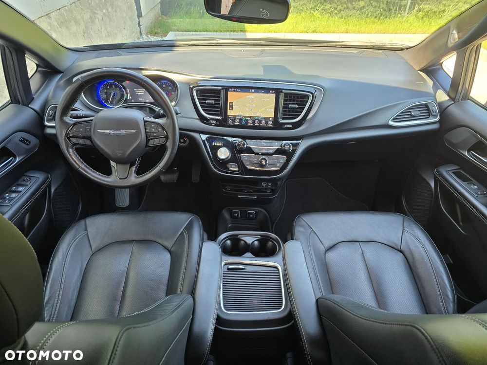 Chrysler Pacifica - 20