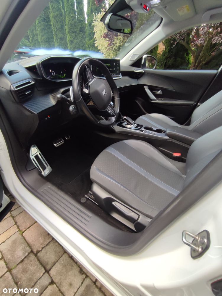 Peugeot 2008 1.2 PureTech Allure S&S EAT8 - 24