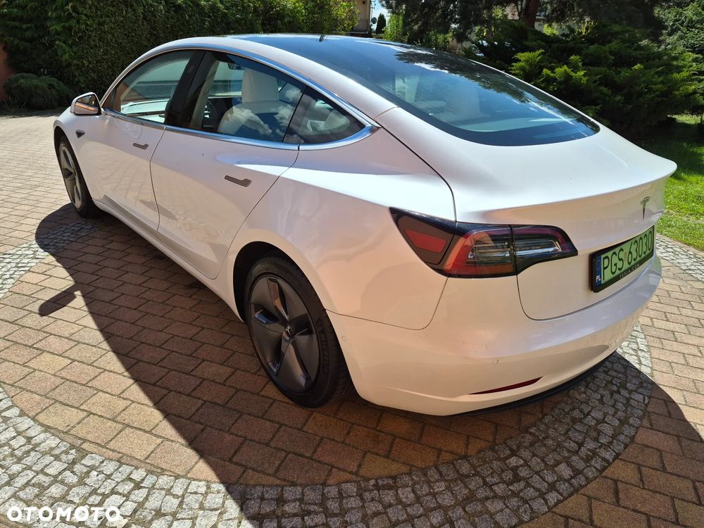 Tesla Model 3 - 8