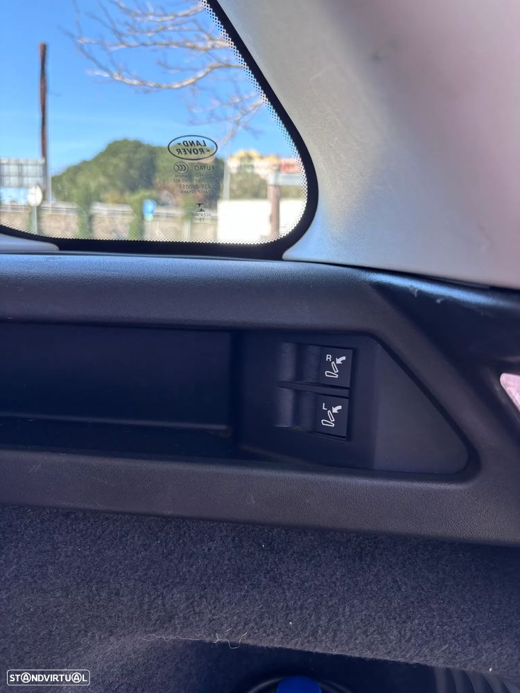 Land Rover Discovery Sport P300e SE - 18