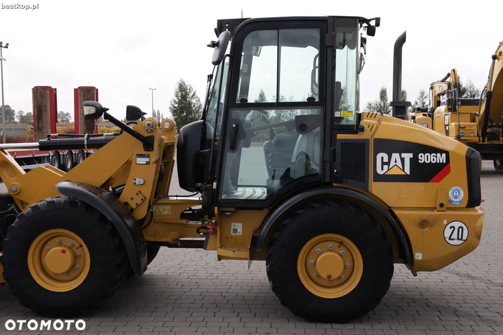 Caterpillar CAT 906M - 11