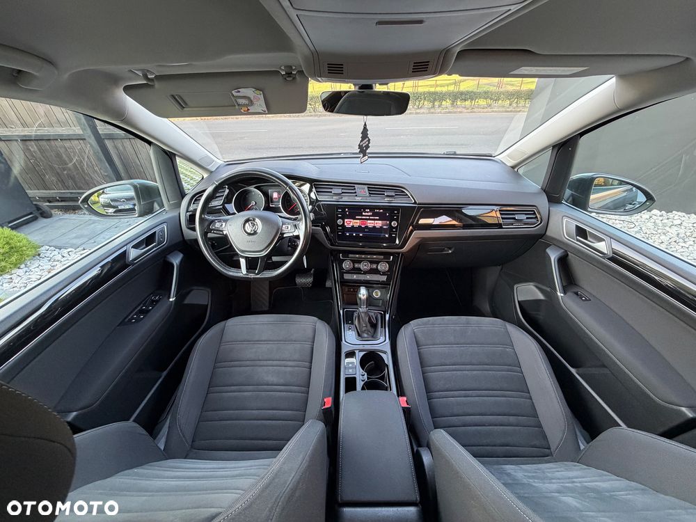 Volkswagen Touran - 28