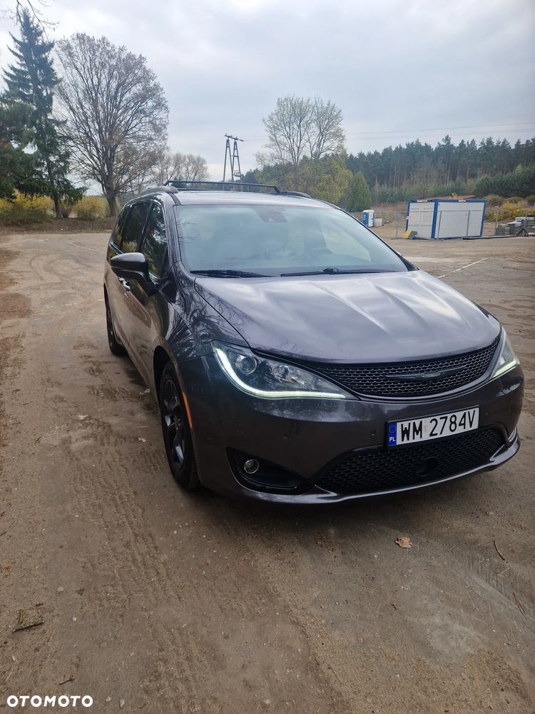 Chrysler Pacifica - 2