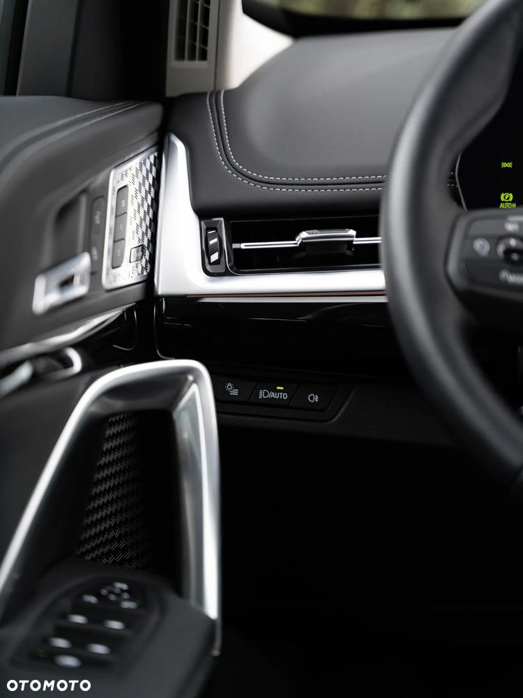 BMW iX1 xDrive30 66.5kWh xLine - 24