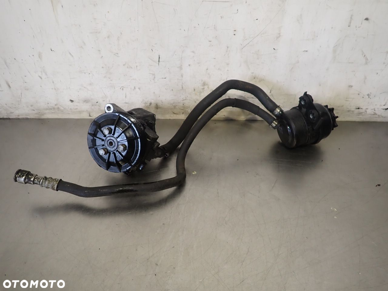 POMPA WSPOMAGANIA Z ZBIORNICZKIEM BMW E91  6768034-02 7539015-02 - 2
