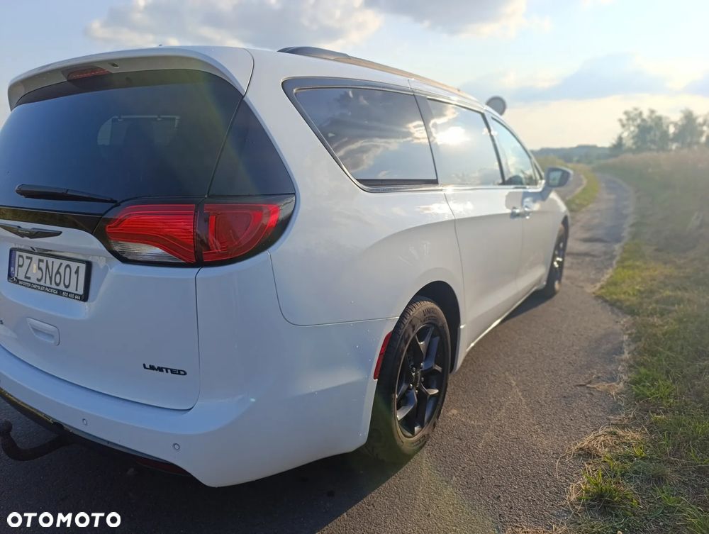 Chrysler Pacifica - 4