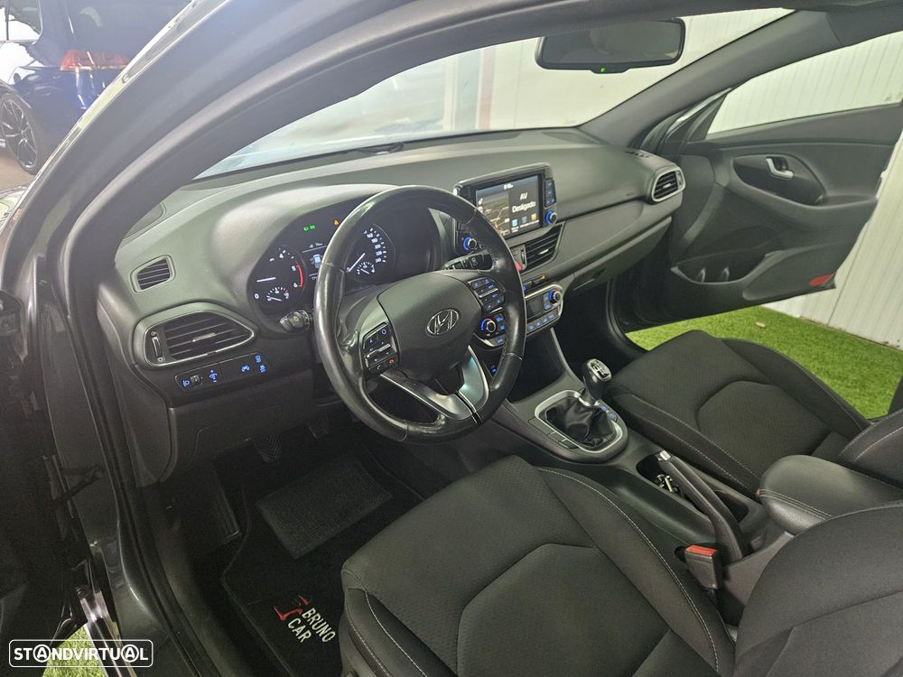 Hyundai i30 SW 1.6 CRDI Prime - 12