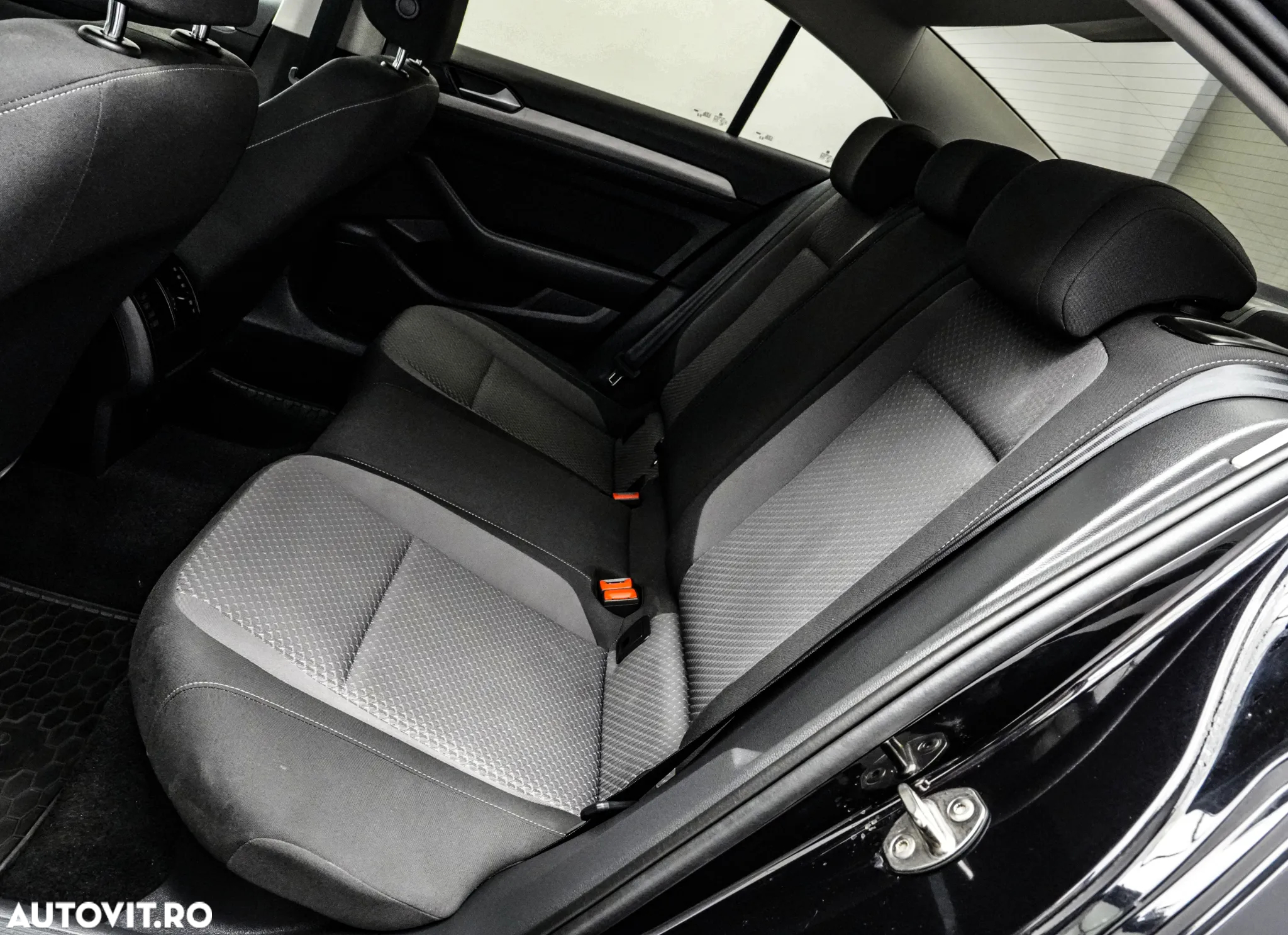 Volkswagen Passat 2.0 TDI DSG Comfortline - 16