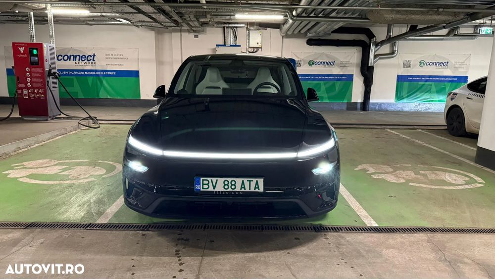 Tesla Model Y AWD Performance - 10