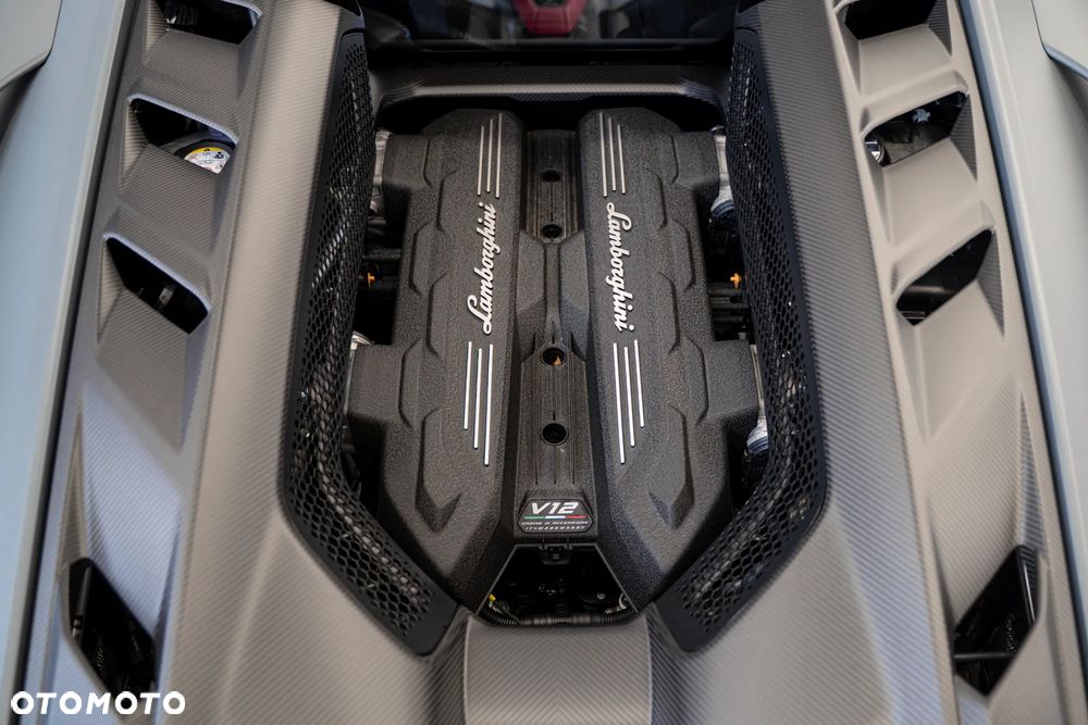 Lamborghini Revuelto - 11