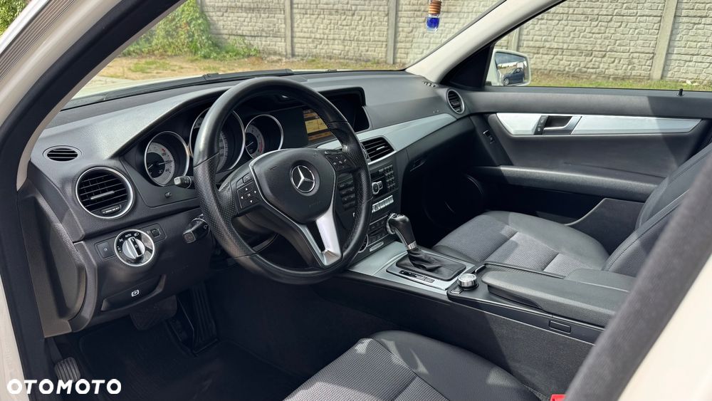 Mercedes-Benz Klasa C 180 BlueEFFICIENCY 7G-TRONIC Avantgarde - 19