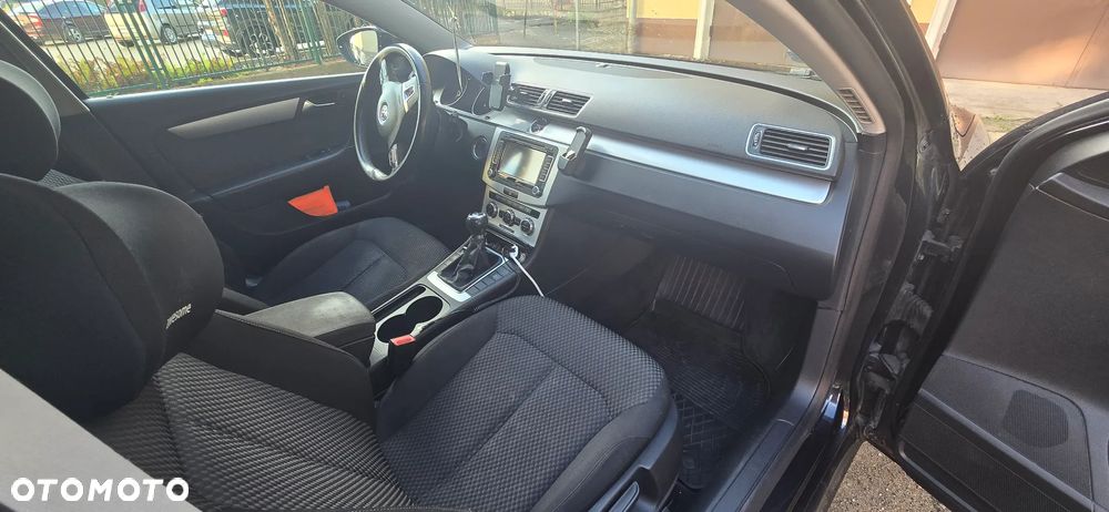 Volkswagen Passat 2.0 TDI Comfortline - 10