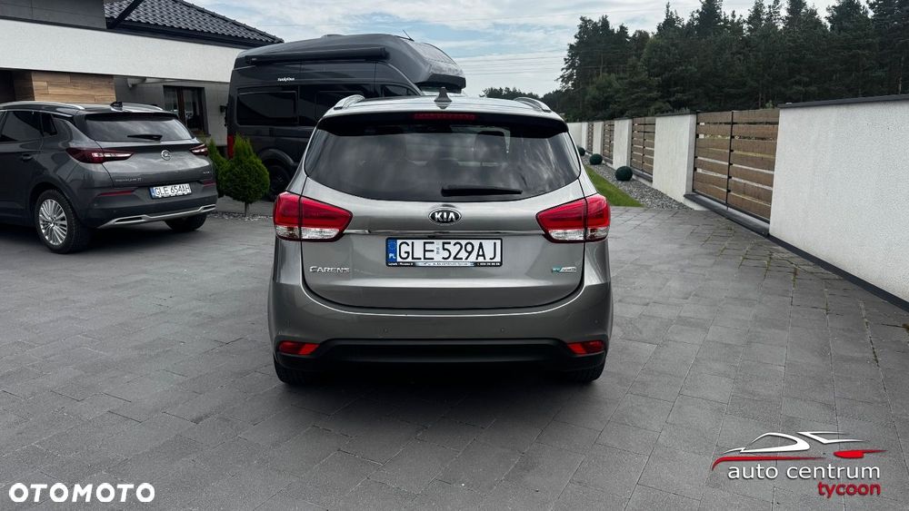 Kia Carens - 7