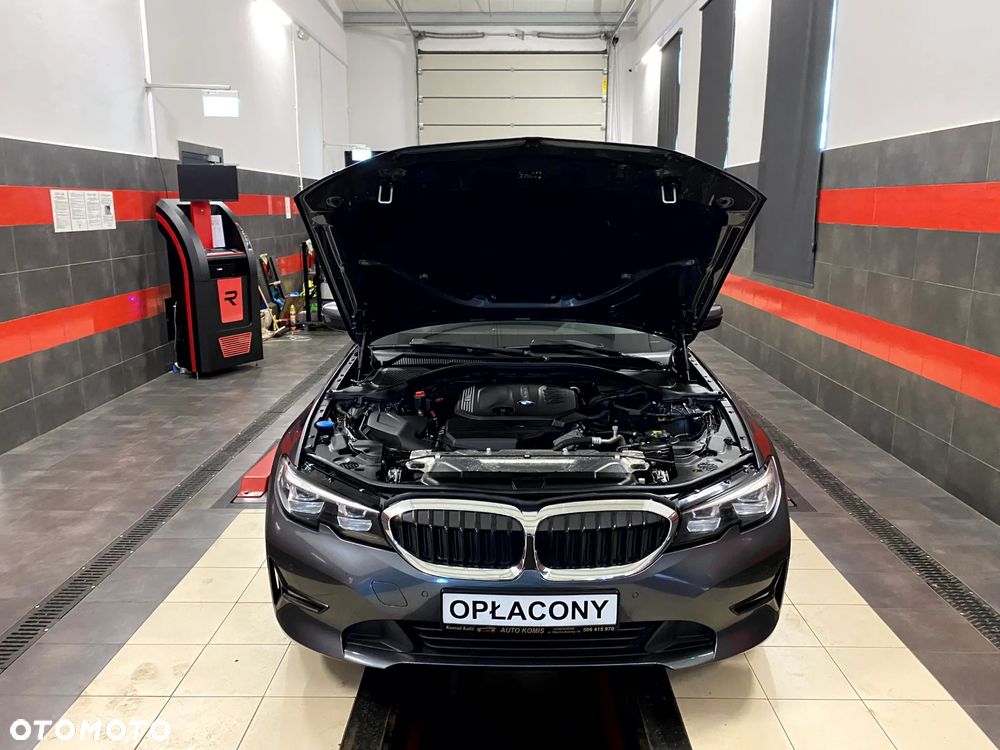 BMW Seria 3 320d Sport - 26