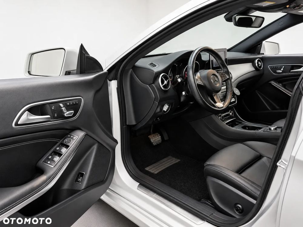 Mercedes-Benz CLA 250 7G-DCT AMG Line - 7