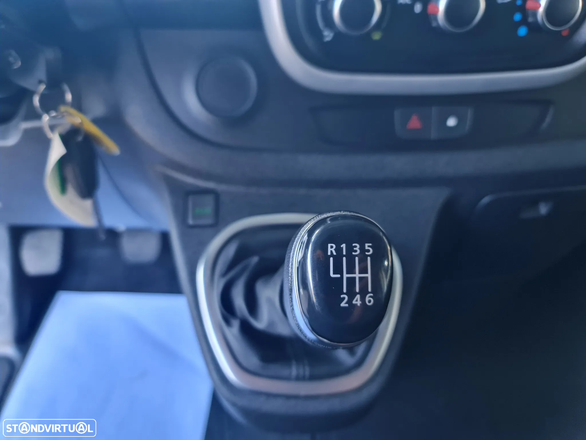 Renault TRAFIC 2.0 Dci 120CV * 6 Lug /Bluetooth/ AC/ IVA DEDUTÍVEL * - 23