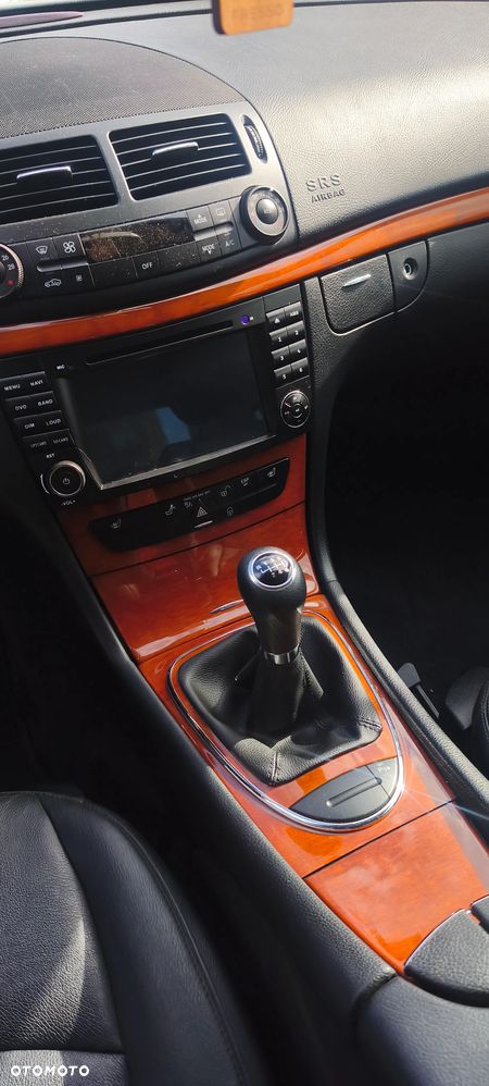 Mercedes-Benz Klasa E 200 Kompressor Classic - 19