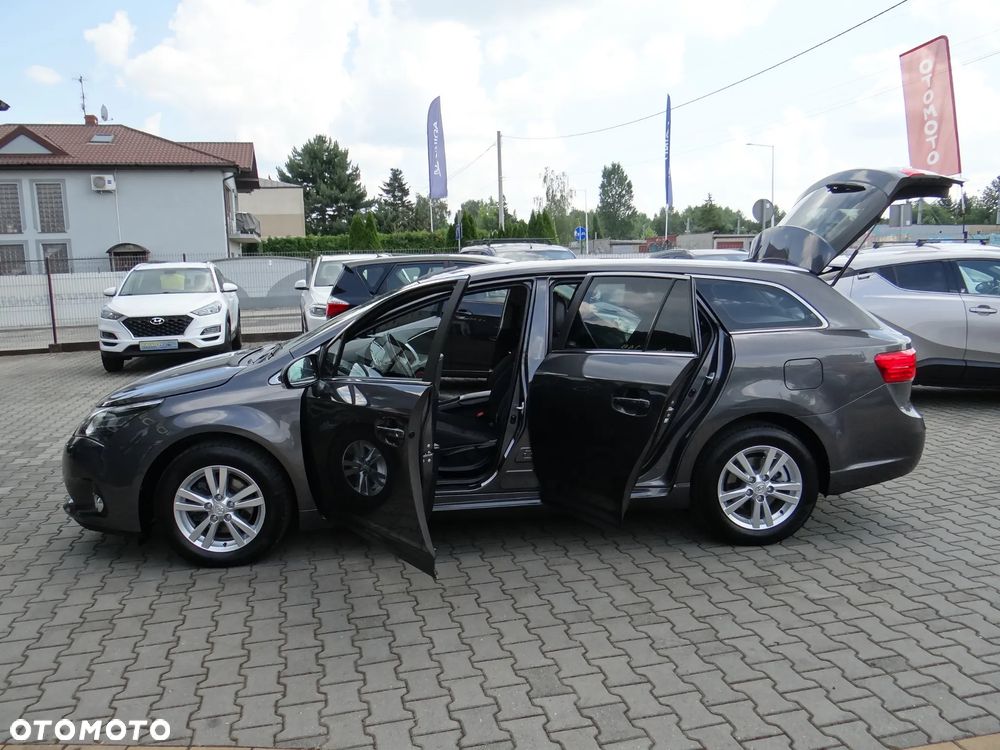 Toyota Avensis Touring Sports 1.8 Executive - 14