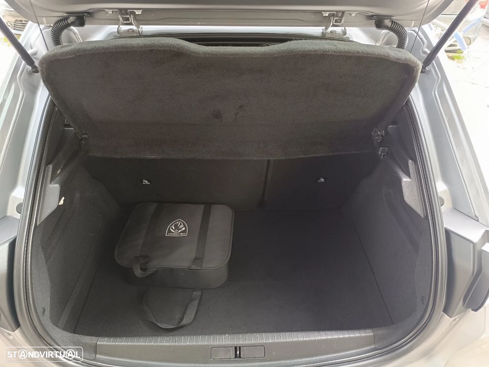 Peugeot e-208 Allure - 28
