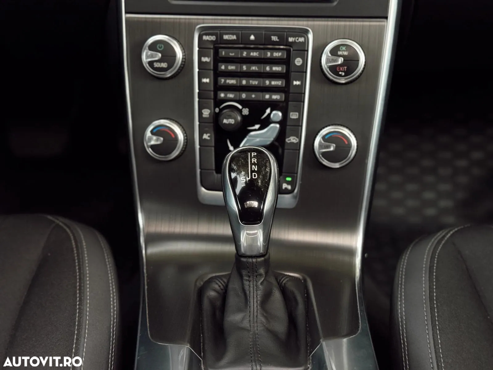 Volvo V60 D2 ECO Start-Stop Momentum - 28