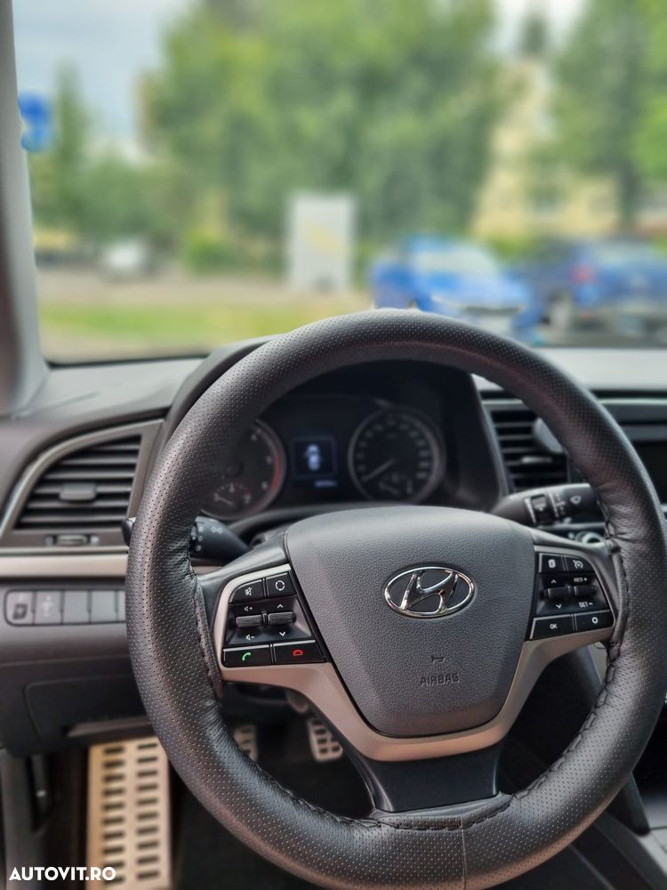 Hyundai Elantra 1.6 CRDI Highway - 14