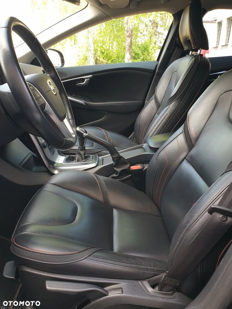 Volvo V40 D2 R Design - 22