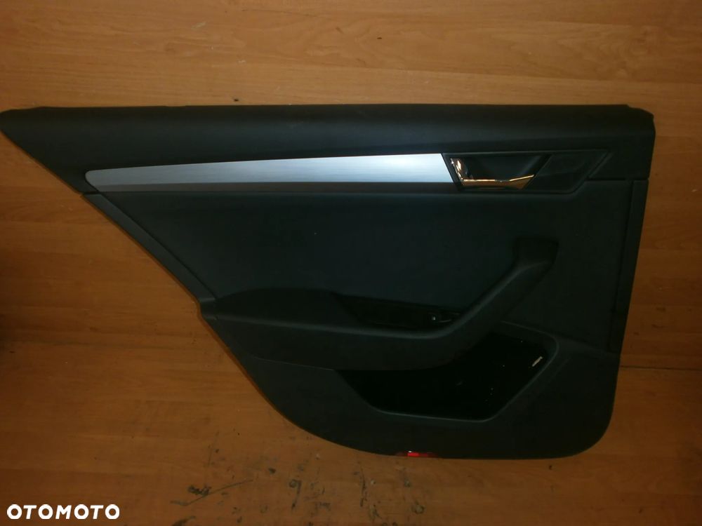BOCZEK TAPICERKA SKODA SUPERB III KOMBI - 3