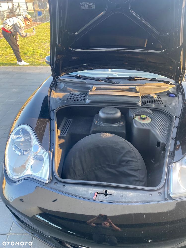 Porsche 911 Carrera 4 Cabrio - 15