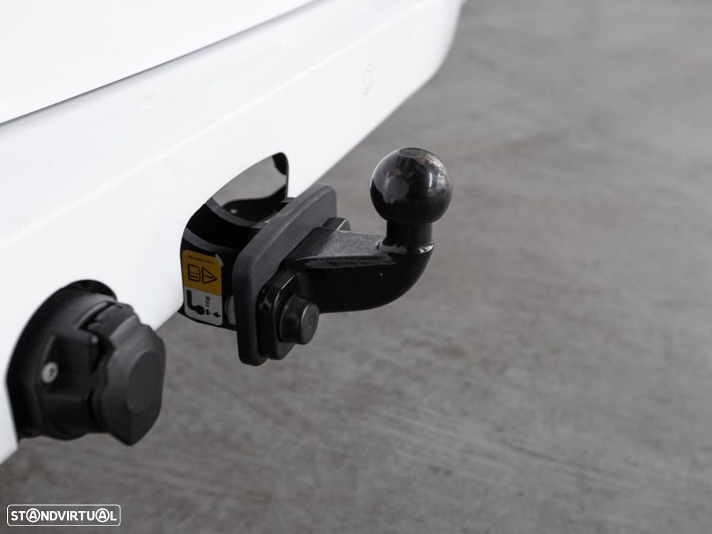 Ford Tourneo Custom — fotografia 13