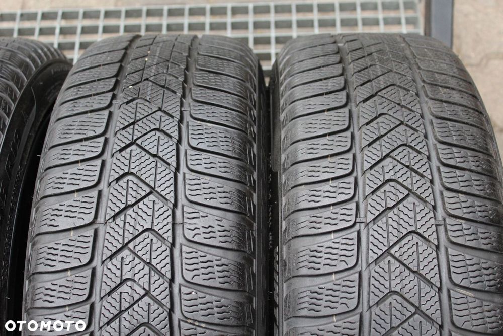 4x 225/45R19 PIRELLI WINTER SOTTOZERO 3  RSC 96V XL 20r 7mm - 3