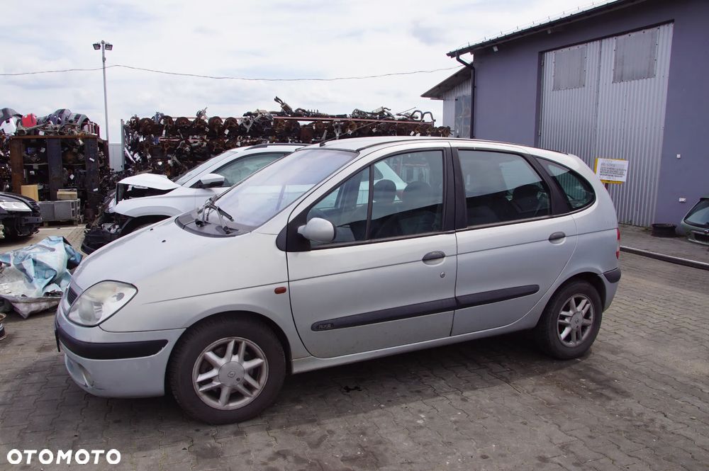 Auto na części - Renault Megane Scenic I Lift 1.9 dCi 102 KM F9Q732 JC5113 2001R Skrzynia Drzwi Szyba Lusterko Maska Zderzak Klapa Błotnik Deska Kokpit - 2