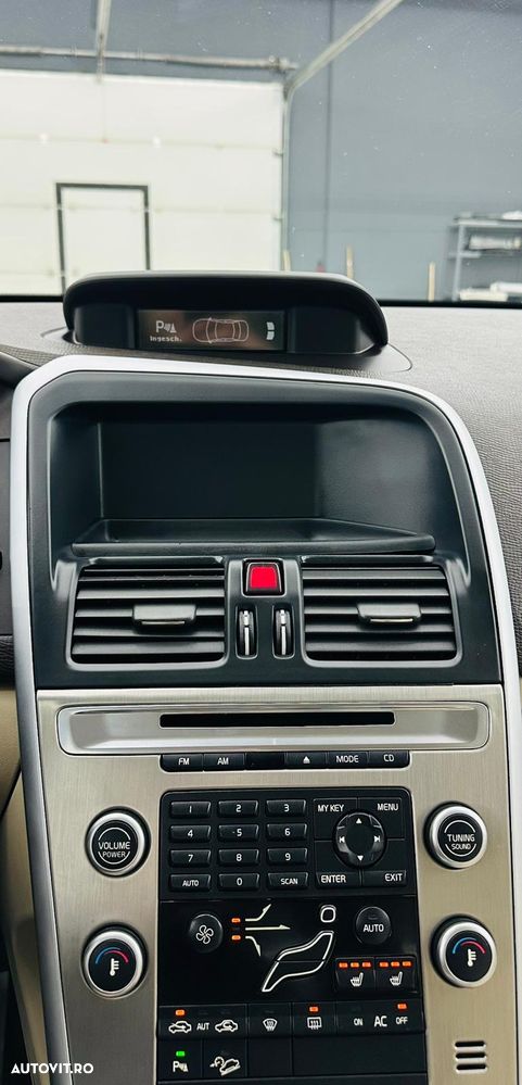 Volvo XC 60 D4 AWD Momentum - 27