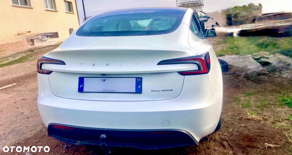 Tesla Model 3 AWD - 7