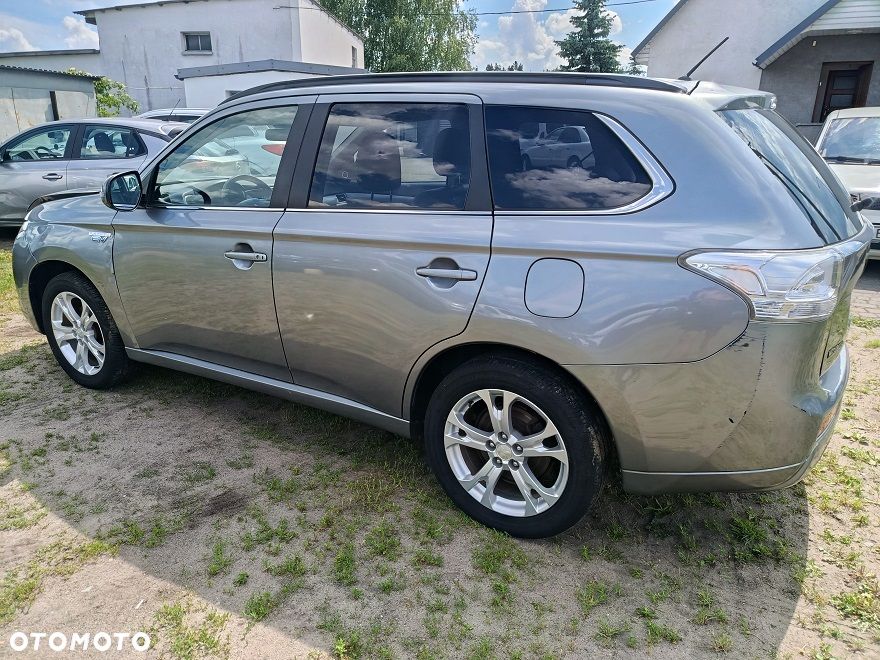 Mitsubishi Outlander - 10