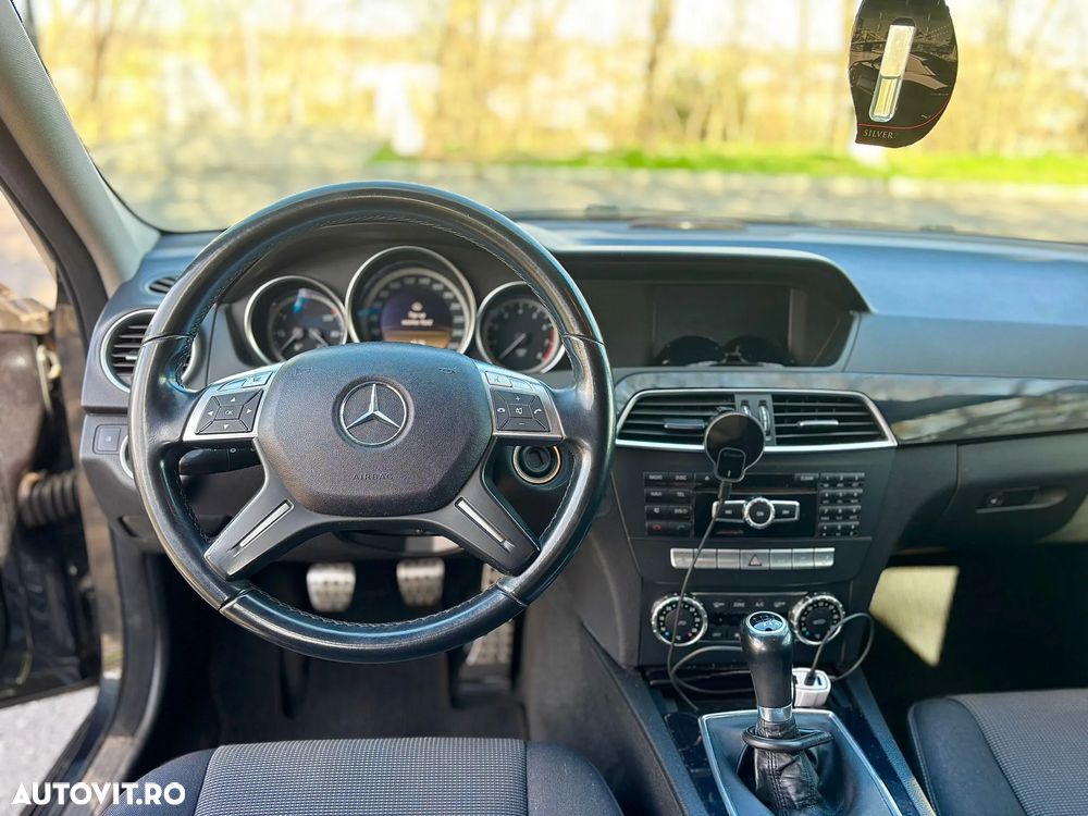 Mercedes-Benz C 200 CGI BlueEFFICIENCY - 4