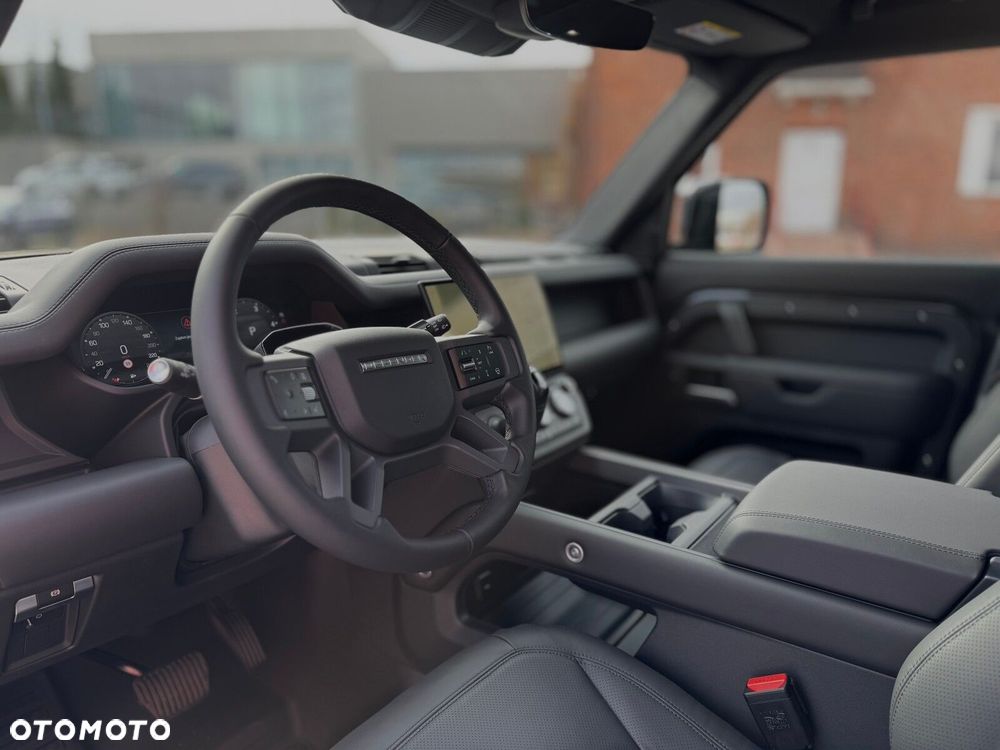 Land Rover Defender - 4