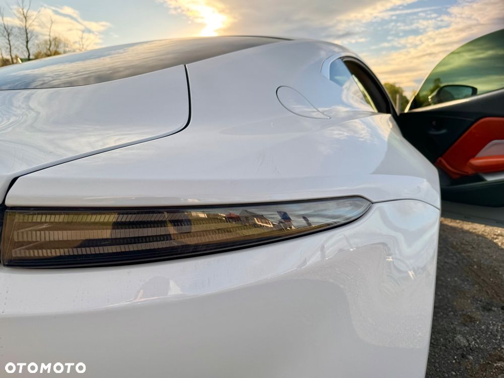Aston Martin Vantage - 24