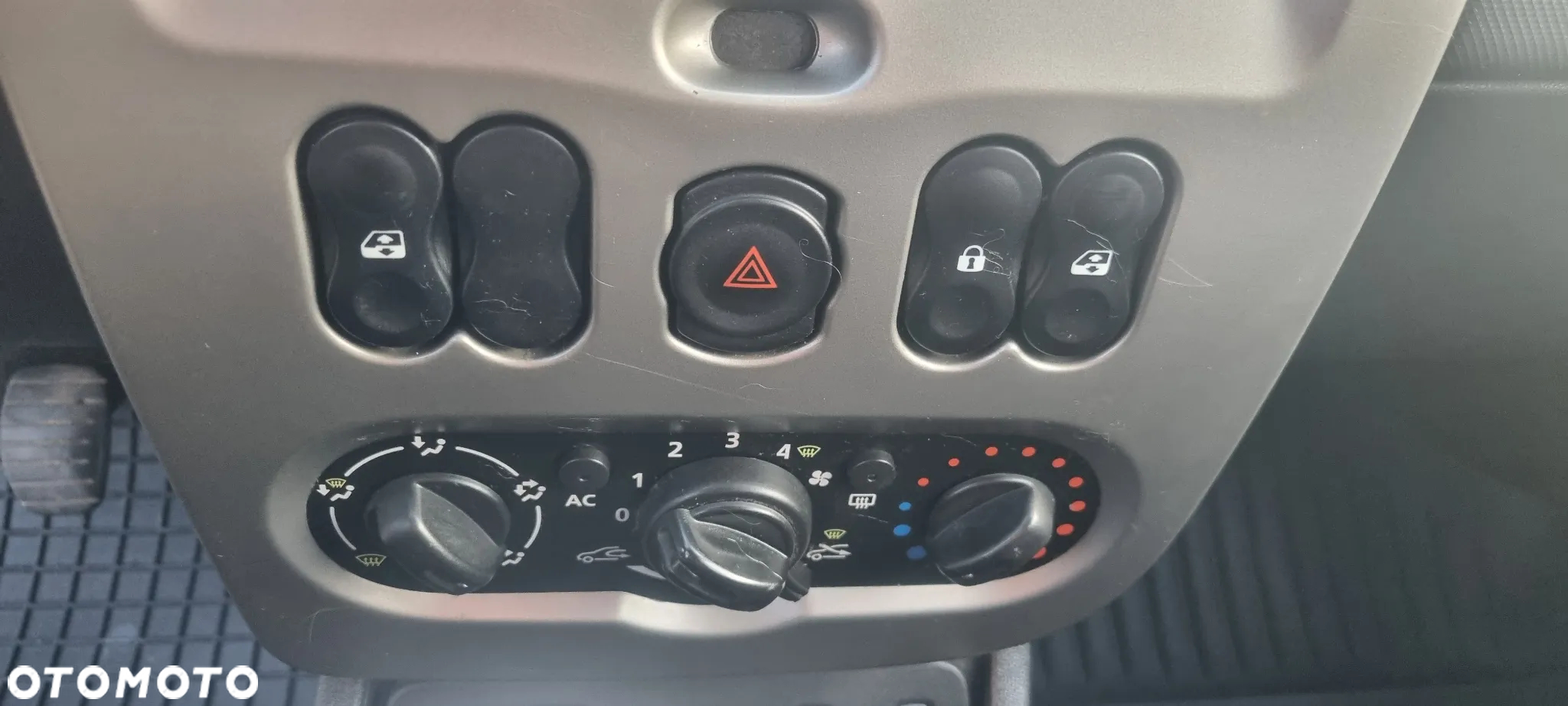 Dacia Duster 1.6 16V 4x2 Laureate - 34