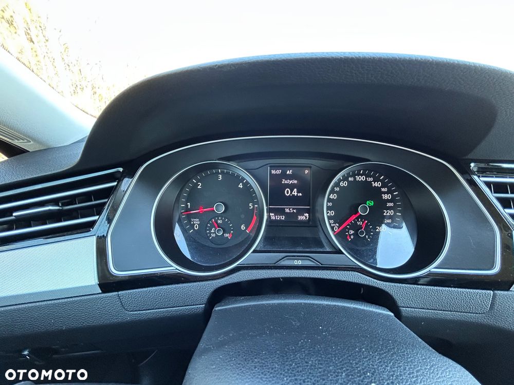 Volkswagen Passat - 17